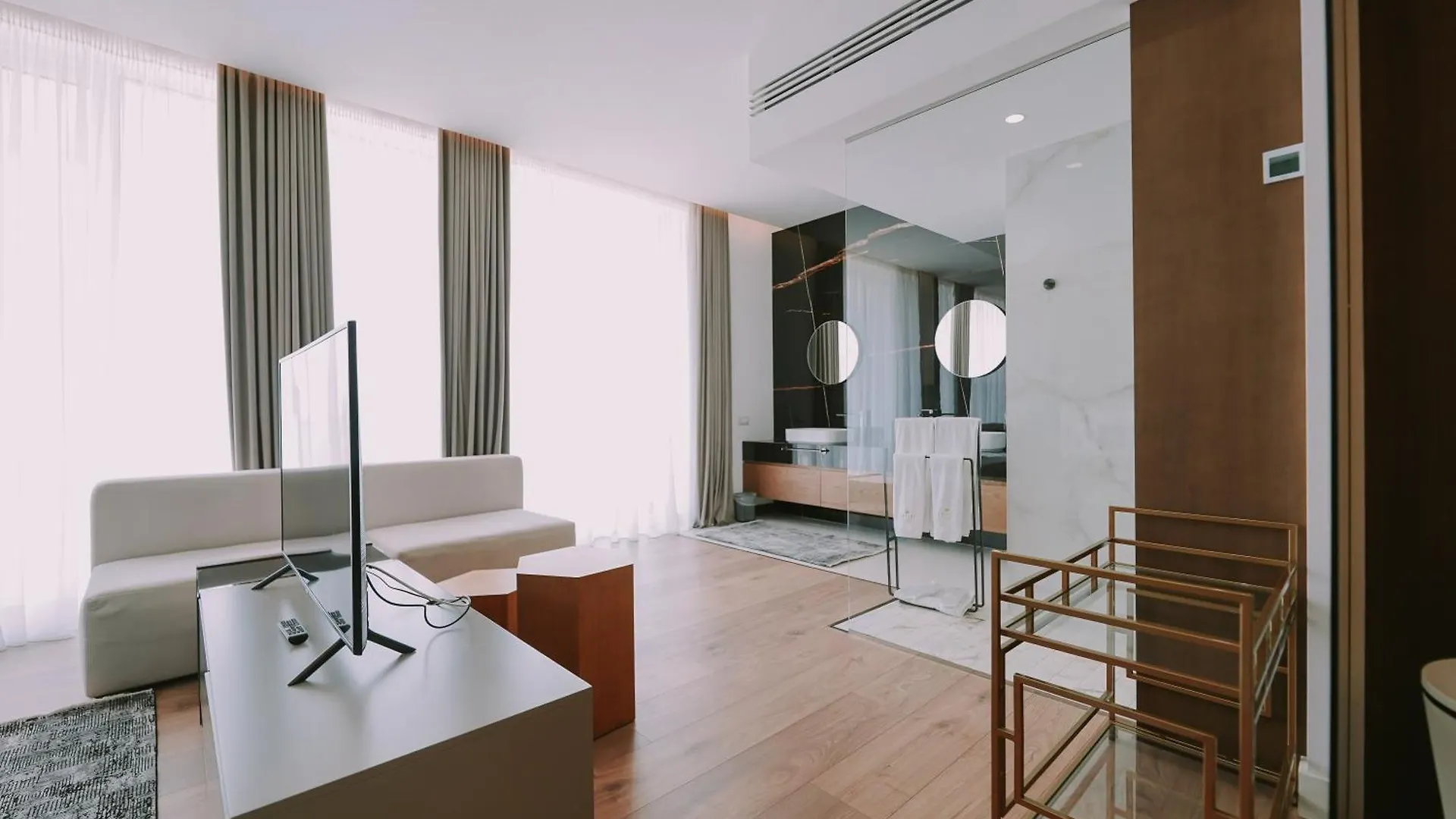 Empire Beach Resort Adults Only Dhërmi 4*,