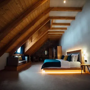 Kulla E Bajraktarit Hotel